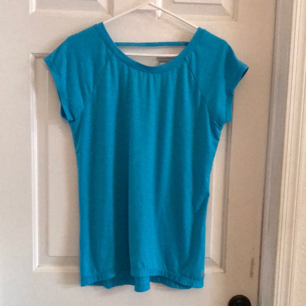 Women’s lightweight cross back Nicole miller top